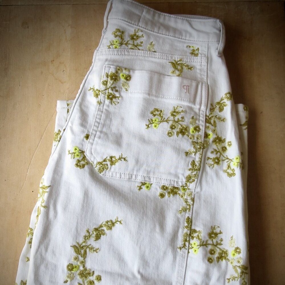 Pilcro Barrel Jeans Embroidered size 27 white and gold floral